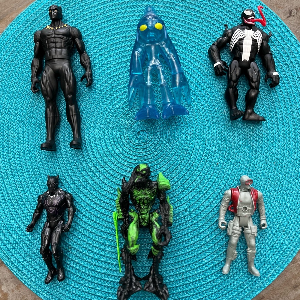 Set of 6 Action Figures